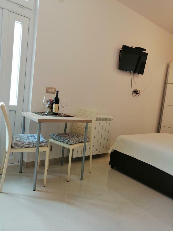 Studio Apartman Irena 2 Bijela Exterior foto